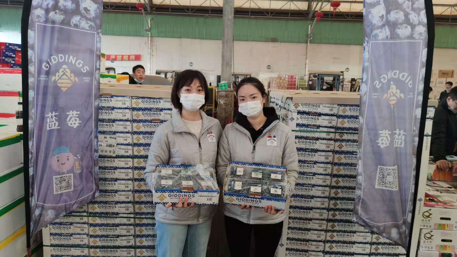 Zoe Zhu from Giddings Fruit’s Shanghai office and Kida from Pensheng Industrial.
