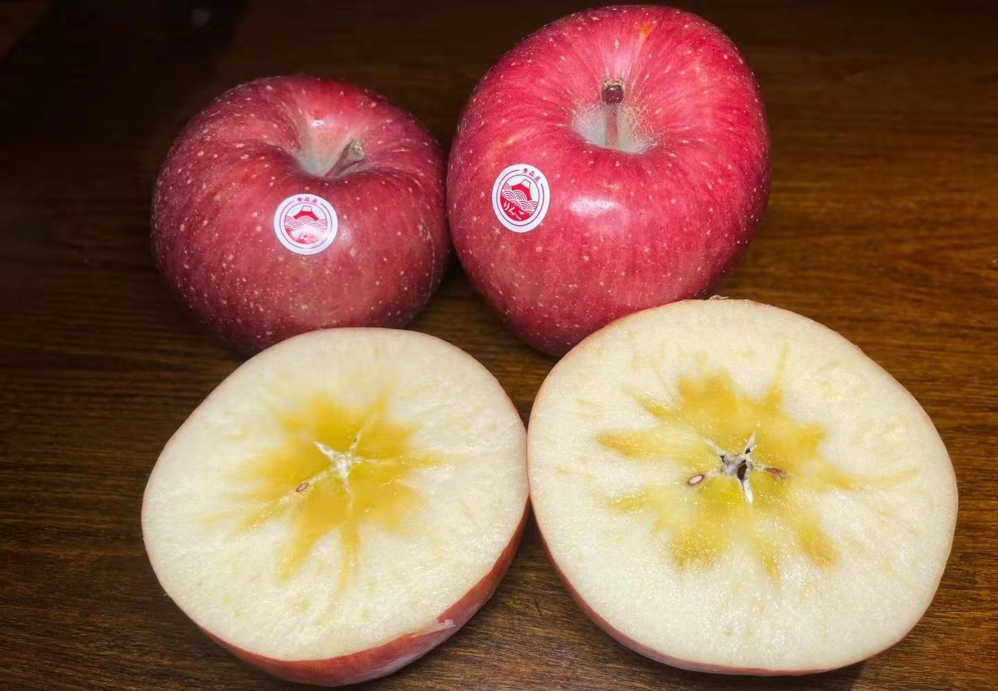 Japanese Sun Fuji Apples Selling for 60 Yuan Apiece in China