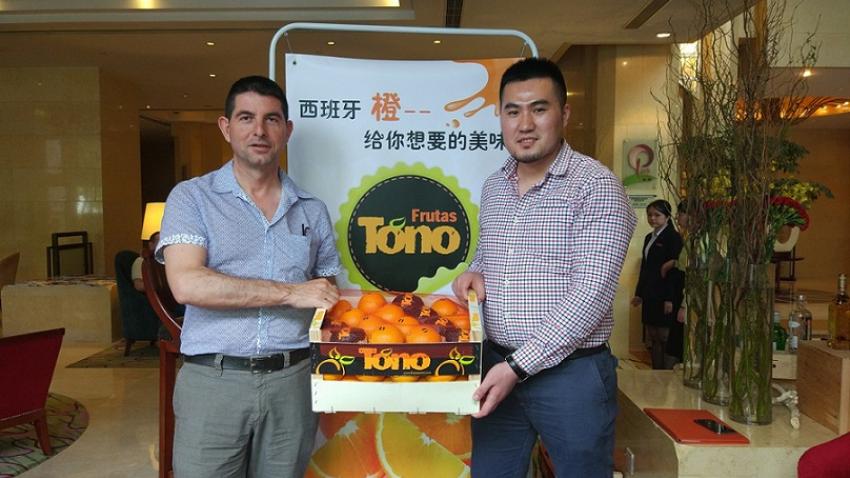 Tono and Fruitceo marketing Spanish oranges in China